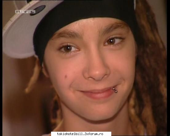 TOM e baza!!He's so sweet!!!!!!! - daps !!! e ff important si tom la fel k si bill - .:About..th:.