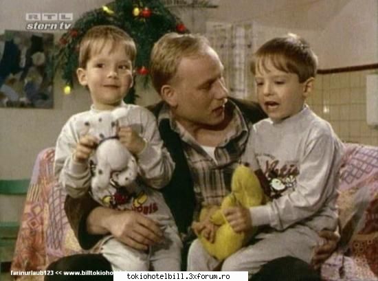 TOM e baza!!He's so sweet!!!!!!! - hmmmmmm cik astia is ei 2 knd erau mici!!chiar - .:About..th:.